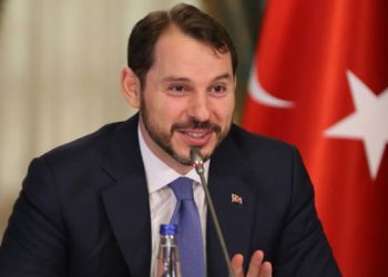 Sabah yazarı: Albayrak görev yaptığı enerji ve ekonomi alanında ölü toprağını üzerimizden atan çalışmalara imza attı