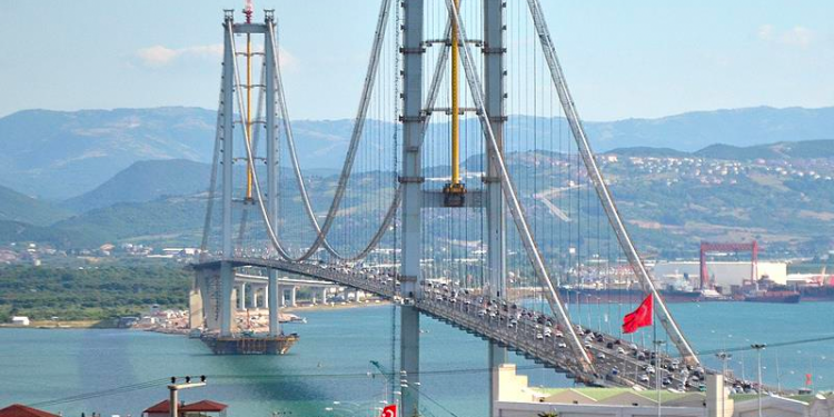 Sabah yazarı Ardıç: Kimse geçmiyor dedikleri köprüler vızır vızır, sen kendin geçmiyor olabilirsin, bize ne?