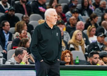 San Antonio Spurs'ün başantrenörü Gregg Popovich, NBA rekorunu egale etti