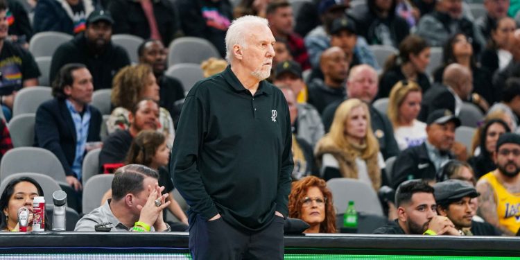 San Antonio Spurs'ün başantrenörü Gregg Popovich, NBA rekorunu egale etti