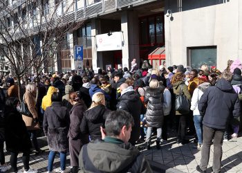 Savaştan kaçan yüzlerce Ukraynalı Belçika'da "geçici koruma" için sıra bekliyor