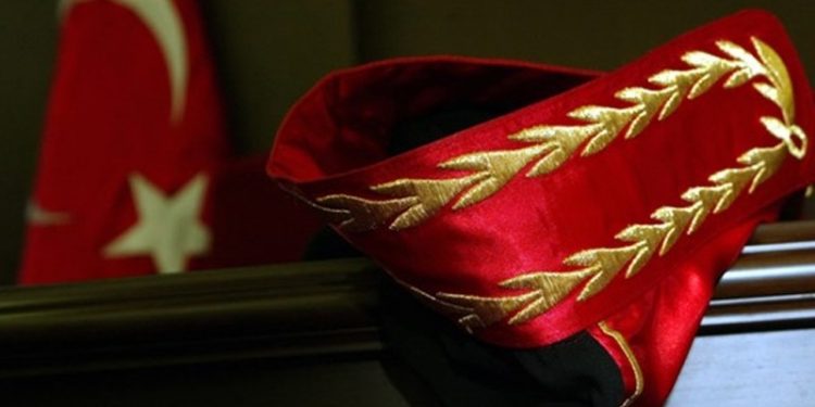 Savcıyı yasa dışı bahis yalanıyla 3 saatte 200 bin lira dolandırdılar