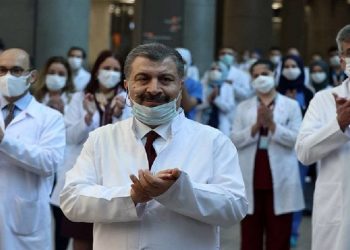 Sağlık Bakanı Koca'dan Tıp Bayramı mesajı: Bizim hekimlerimiz eşsizdir