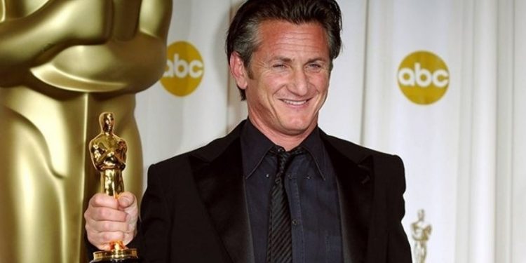 Sean Penn: Zelenskiy Oscar töreninde konuşturulmazsa, aldığım ödülleri eriteceğim