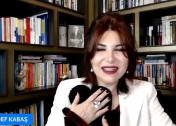 Sedef Kabaş ‘Cezaevindeki kız kardeşleri’ni gözyaşlarıyla anlattı