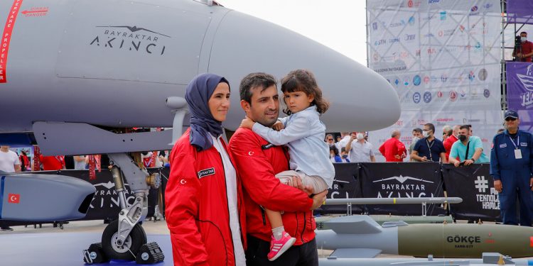 Selçuk Bayraktar: İnsansız savaş uçağımızı geliştiriyoruz