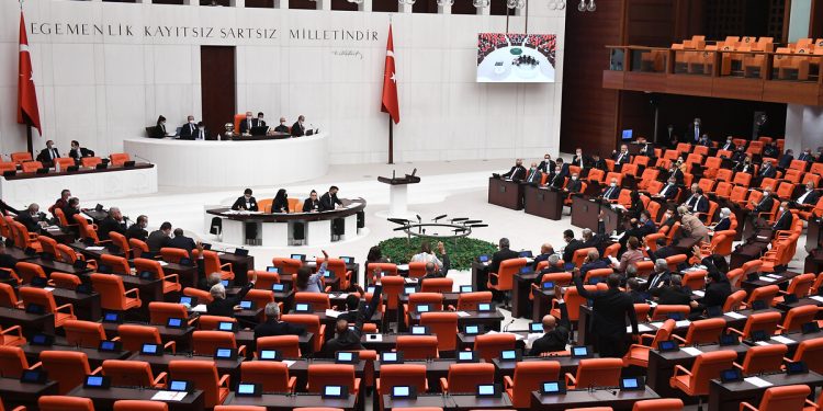 Seçim kanunu teklifi TBMM Genel Kurulunda kabul edildi