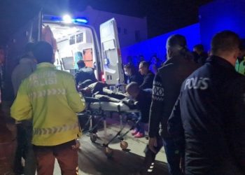 Sosyal medya tartışması sokak kavgasına d&ouml;nd&uuml;: 1&rsquo;i ağır 4 yaralı