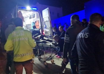 Sosyal medyadaki tartışma sokak kavgasına döndü: 1’i ağır 4 yaralı