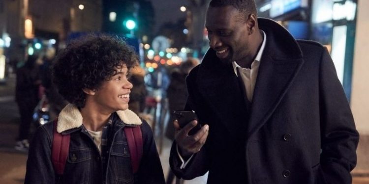 Soygun temalı dizi Lupin'in setini maskeli soyguncular bastı