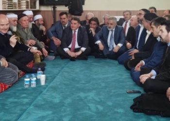 Soylu'dan mescitte 'önemli ve gerekli bir sohbet'