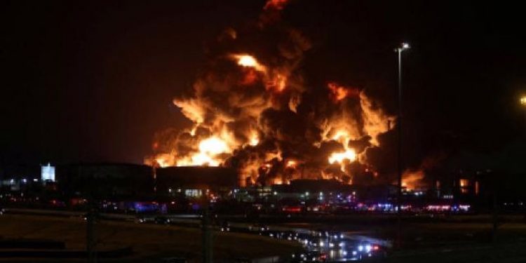 Suudi Arabistan'da petrol tesisine saldırı: Yangın söndürüldü