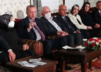 Sözcü yazarı Zeyrek: Keşke 81 milyonun tamamı her gece Erdoğan'ın önerdiği karışımı yiyebilse
