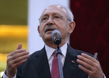 Sırrı Sakık: Romantik ve ürkek konuştu