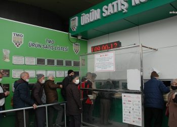 TMO’nun önünde saatlerce yağ kuyruğunda bekleyen vatandaşlar eli boş döndü