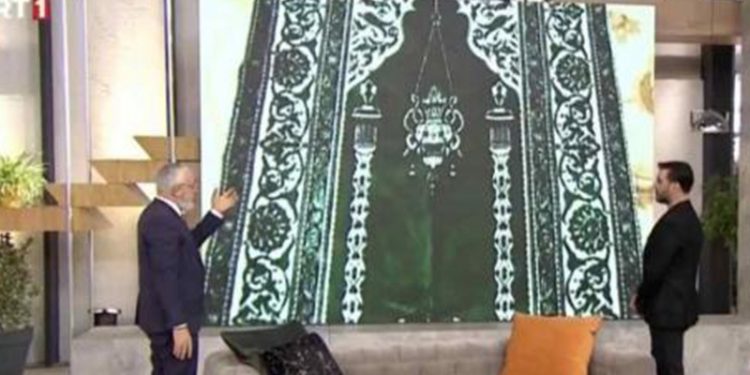 TRT1 ekranlarında profesör seccadede 'şeytan' aradı