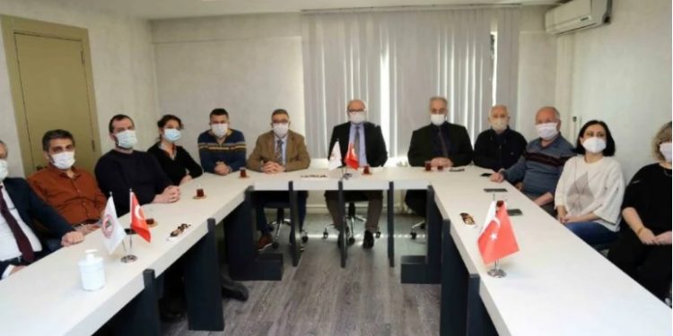 TTB Konsey üyelerinden maskeli protesto