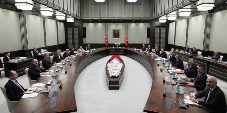 Tahincioğlu: Görevden affedilmek tatlı bir maaşla yaşamı sürdürebilmek anlamına gelmiyor