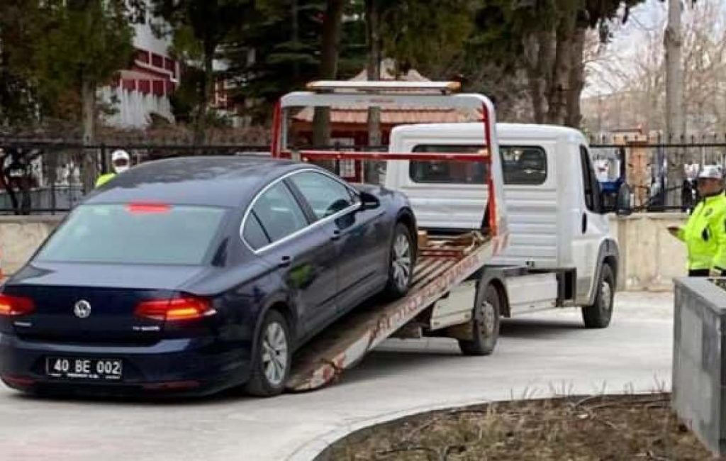 Tazminatını alamayan işçi, belediyenin makam aracını haczettirdi