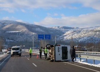 Tokat'ta servis aracı kaza yaptı: 1 asker şehit 3 asker yaralı