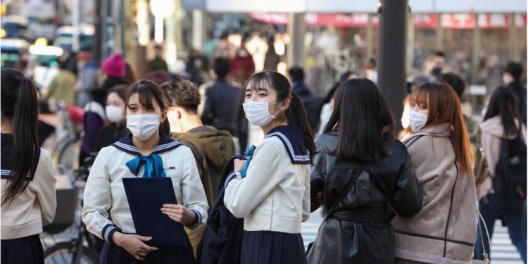Tokyo'daki okullara bir asır sonra öğrenciler için kılık-kıyafet serbestliği getirildi
