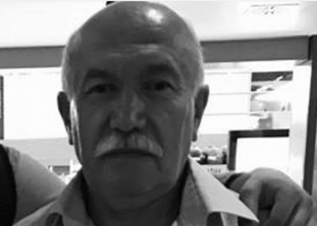 Trabzonspor bayrağını asarken çatıdan düşüp öldü