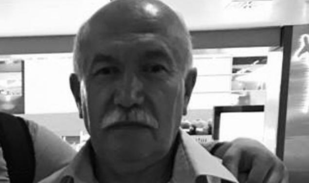 Trabzonspor bayrağını asarken çatıdan düşüp öldü