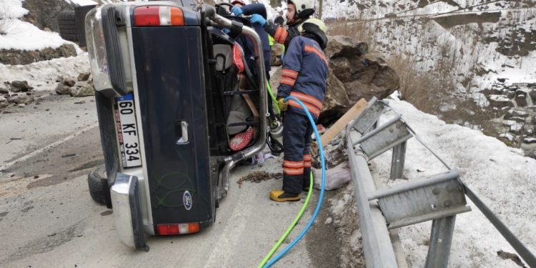 Trabzon’da kamyonetin üzerine kaya düştü, 4 kişi öldü