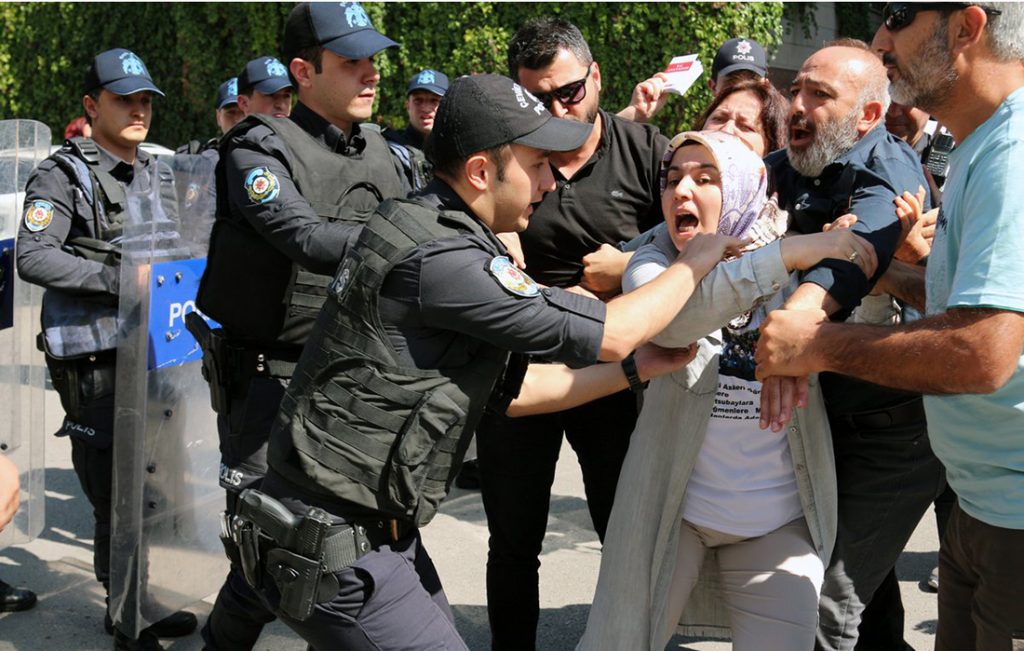 Tutuklu Harbiyelilerin annesi Melek Çetinkaya: Acım korkumdan daha büyük