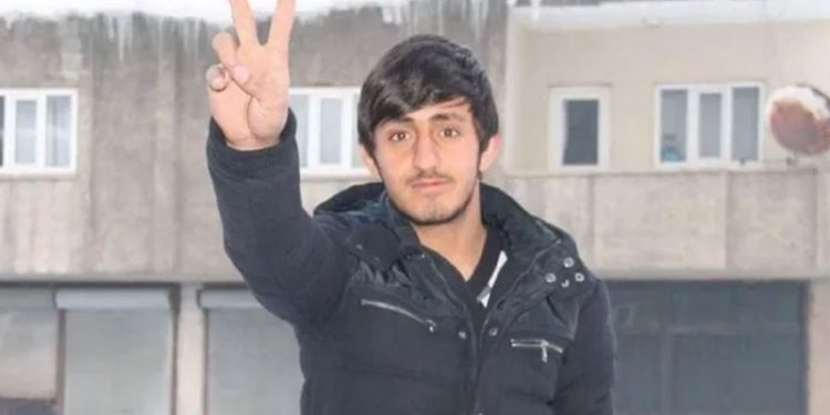 'Türkiye bir utancı daha yaşadı: Cezaevinde ölen Şervan'a cenaze aracı verilmedi'