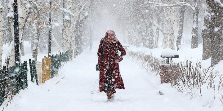 Türkiye genelinde soğuk hava dalgası: İstanbul'da kar pazartesi gününe kadar sürecek!
