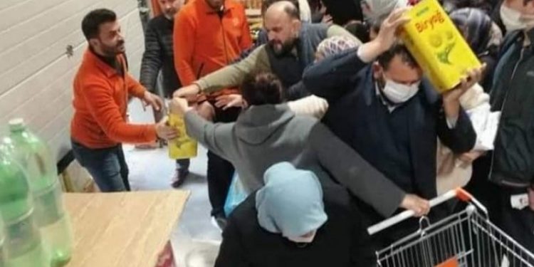 Türkiye'de ayçiçek yağı gerginliği: Marketlerde kuyruk oluştu