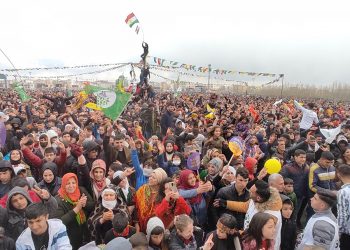 Türkiye’de Newroz coşkusu: Yüzbinlerce kişi alanlarda