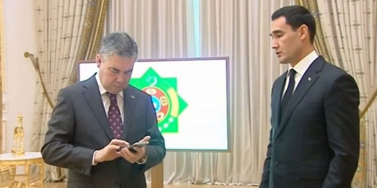 Türkmenistan’da seçimler: Gurbanguli Berdimuhamedov yerini oğluna bırakıyor