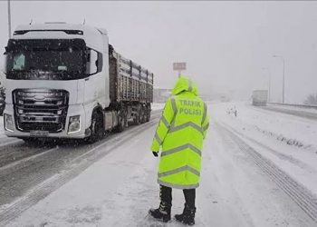 Tır ve kamyonların İstanbul'a girişi durduruldu