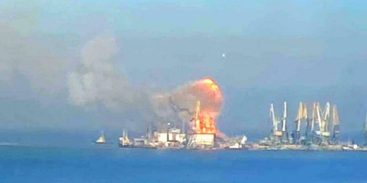 Ukrayna, Berdyansk’ta Rus gemisi vurdu