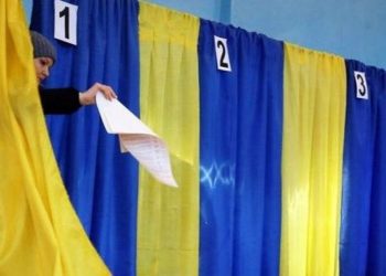 Ukrayna'da bazı siyasi partilerin faaliyetleri askıya alındı