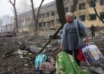 Ukrayna'da siviller ateş altında savaştan kaçıyor