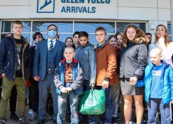 Ukrayna'da yetimhaneden tahliye edilen çocuklar Antalya'ya getirildi