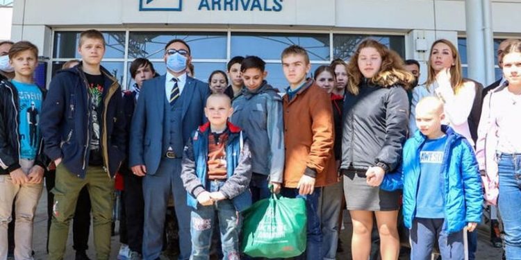 Ukrayna'da yetimhaneden tahliye edilen çocuklar Antalya'ya getirildi