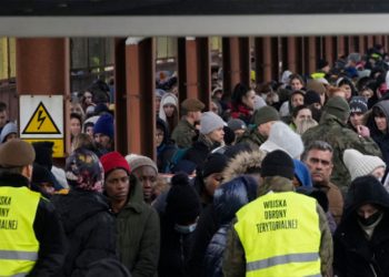 Ukrayna'dan Polonya sınırına gelen Afrikalılara ırkçı muamele iddiası