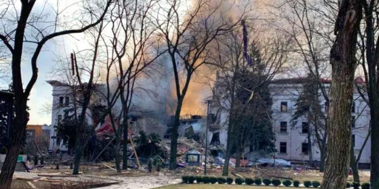 Ukraynalı yetkili: Rusya'nın Mariupol'deki tiyatro saldırısında 300 kişinin öldüğünü tahmin ediyoruz