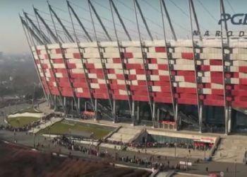 Ukraynalılar, Polonya kimlik numarası almak için uzun kuyruklar oluşturdu