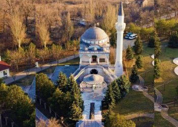 Ukrayna’da bombardıman altına kalan Türkler camiye sığındı