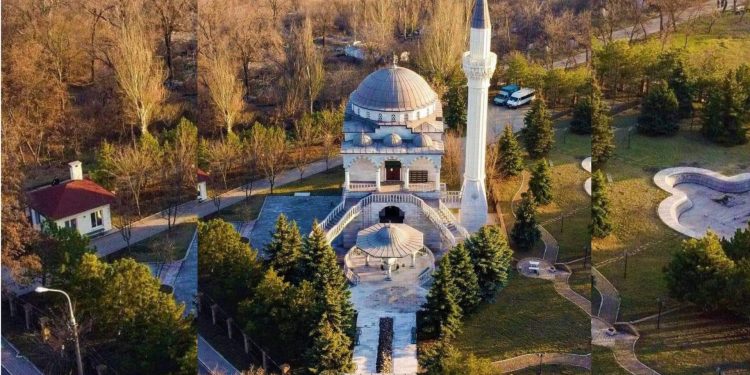 Ukrayna’da bombardıman altına kalan Türkler camiye sığındı