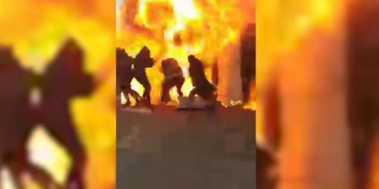 Urfa'da devrilen TIR alev aldı: 3 yaralı