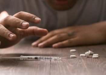 Uyuşturucu kullanım yaşı ortaokul çağına indi