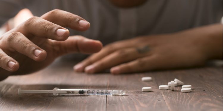 Uyuşturucu kullanım yaşı ortaokul çağına indi