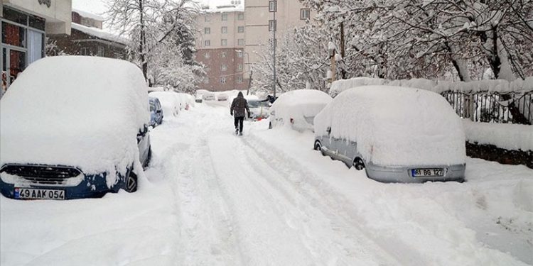 Van, Hakkari, Muş ve Bitlis'te 485 yerleşim biriminin yolu kapandı