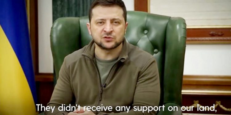 Volodimir Zelensky: Düşman, Kiev’e ancak hepimizi yok ederse girebilir